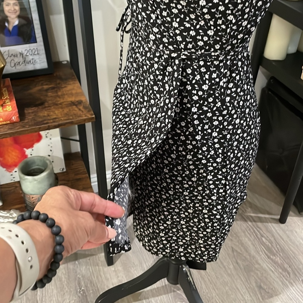 Black and white floral wrap dress - Picture 6 of 6